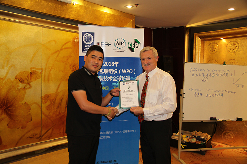 泰来董事长与世界包装主席合影 泰来董事长与世界包装主席合影