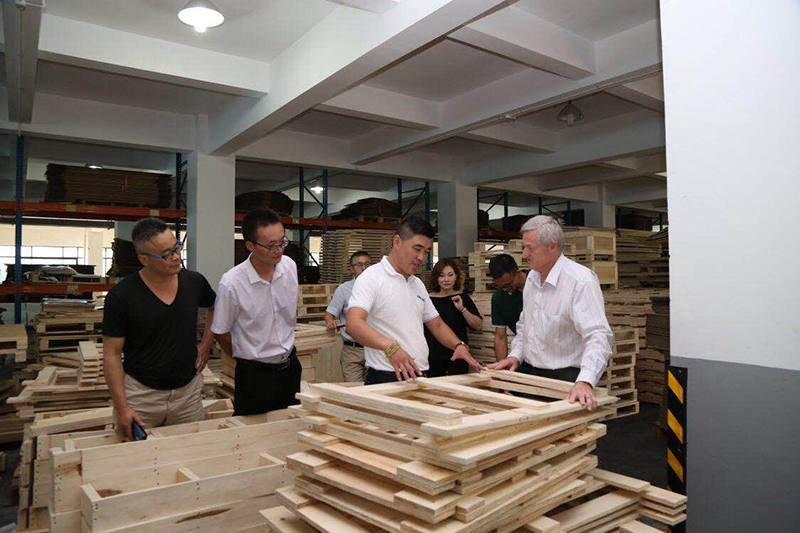 陪同参观车间 陪同参观车间